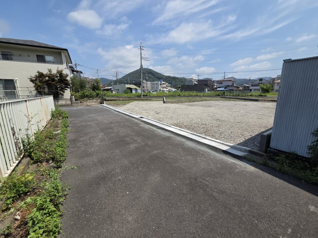 新築　桐生市東1丁目　2号棟の前面道路含む現地写真|現地写真　西側前面道路幅員約4.4ｍ　北東側前面道路幅員約3.3ｍ
