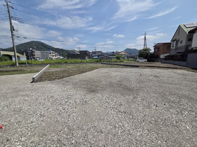 新築　桐生市東1丁目　2号棟の駐車場|現地写真　駐車は建物西側に3台可能です！