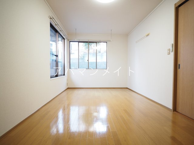 【居間・リビング】 | シティハイム本郷台Ａ | 広いお部屋です