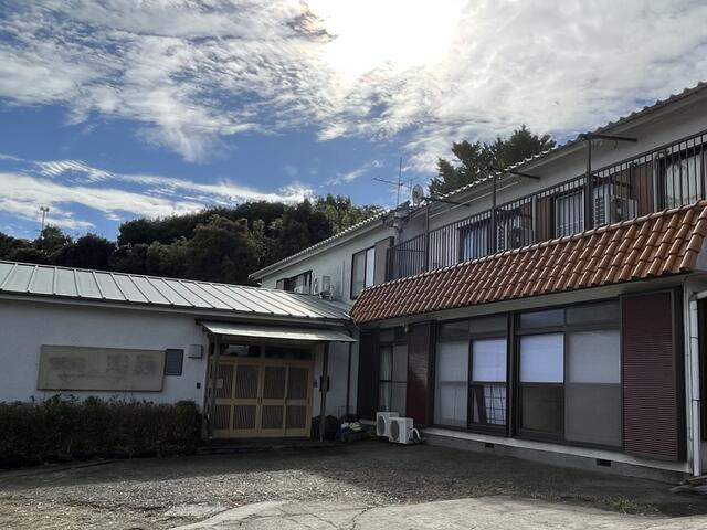 真鶴町　真鶴　海を望む旅館の外観