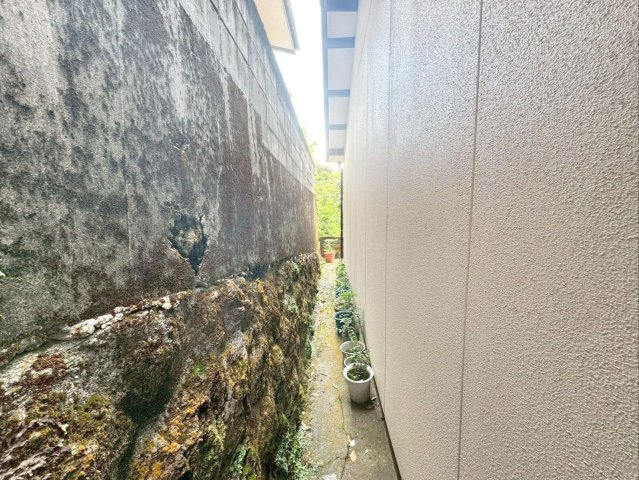 長崎県雲仙市小浜町雲仙 中古戸建のその他|隣地（南西側）との境界付近の様子