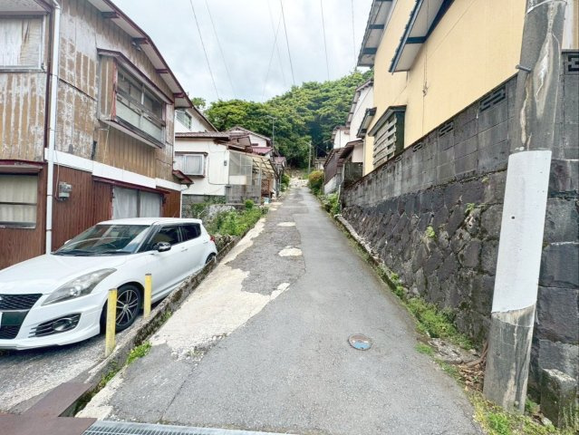 長崎県雲仙市小浜町雲仙 中古戸建の前面道路含む現地写真|前面道路（43条但し書き道路）