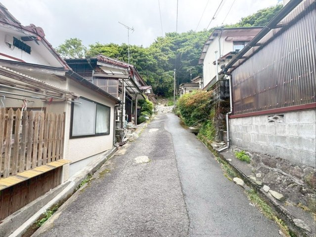 長崎県雲仙市小浜町雲仙 中古戸建の前面道路含む現地写真|前面道路（43条但し書き道路）