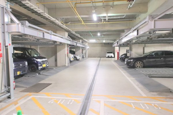 OMマンション東生駒の駐車場