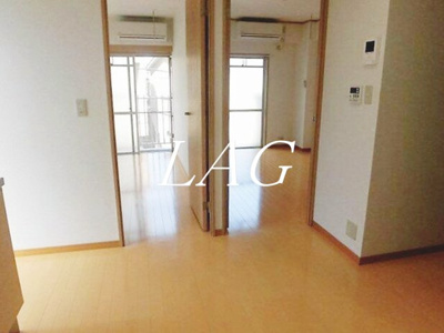 【居間・リビング】 | カールトンコート | 洋室のお部屋です。