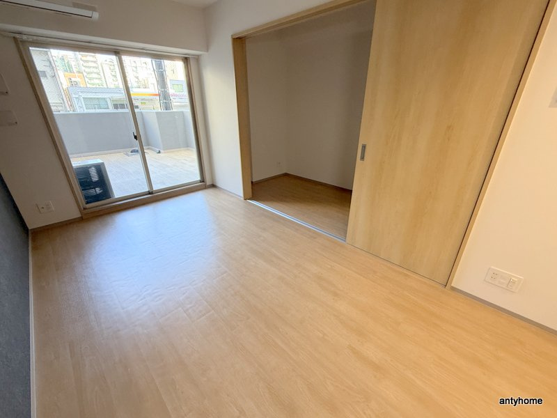 ArtizA瓦屋町Ⅱ　仲介手数料無料の居間・リビング
