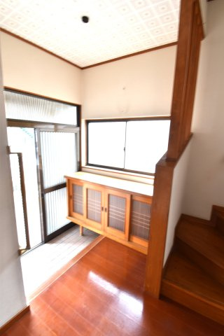 東光台　中古一戸建の玄関|たっぷり収納できるシューズボックスで玄関もスッキリ！
