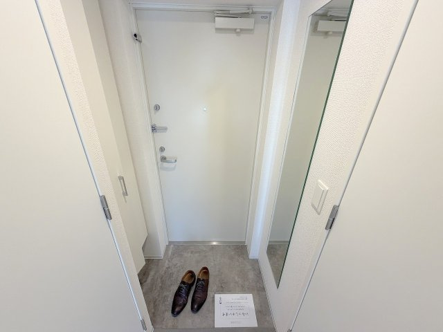 セレニテ新大阪エクラの玄関