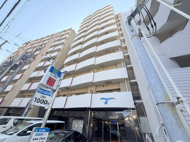 セレニテ新大阪エクラの外観