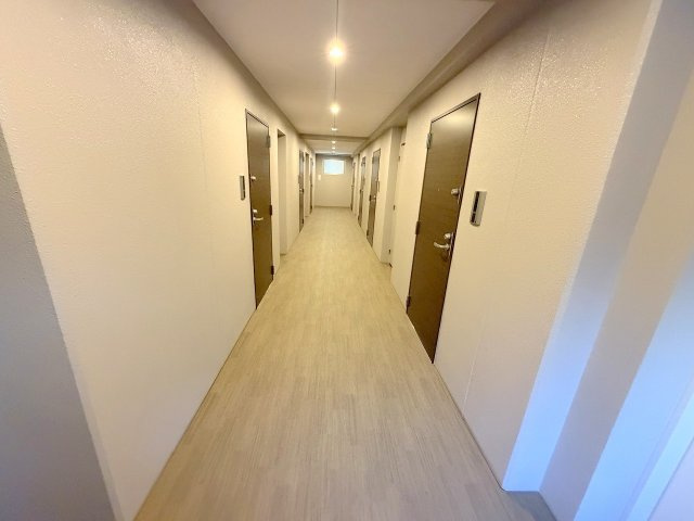 セレニテ新大阪エクラのロビー