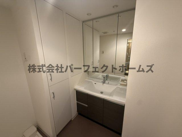 ファインフラッツ牧野駅前イーストプラザの独立洗面台|独立洗面化粧台が付いています