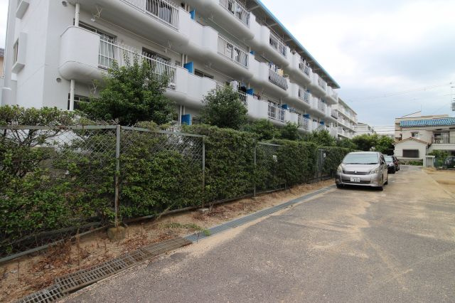 農住団地Ｈ棟の駐車場