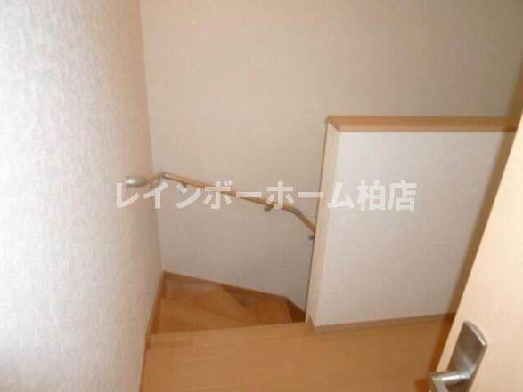 特典：仲介手数料が50％OFFです‼の内装|室内の階段です