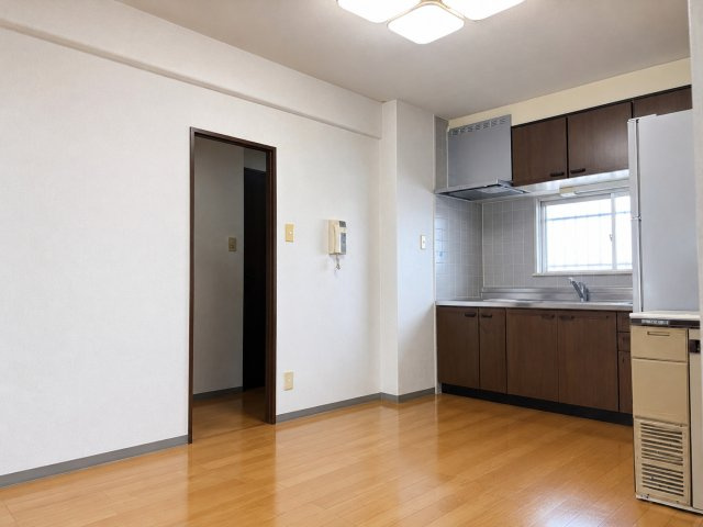 チュリス南熊本　南向き｜91㎡超のゆとりある5DKのキッチン|ダイニングとキッチンのつながりが分かる、使いやすい空間です。