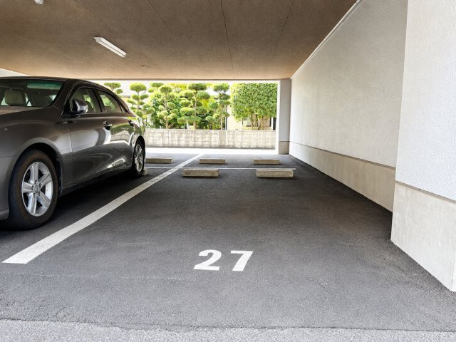 チュリス南熊本　南向き｜91㎡超のゆとりある5DKの駐車場|駐車場区画の様子。車の出入りもしやすいスペースです。※利用条件要確認