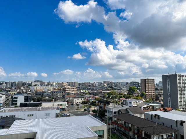 チュリス南熊本　南向き｜91㎡超のゆとりある5DKの展望|バルコニーから広がる開放的な眺望。空の広さも魅力です。