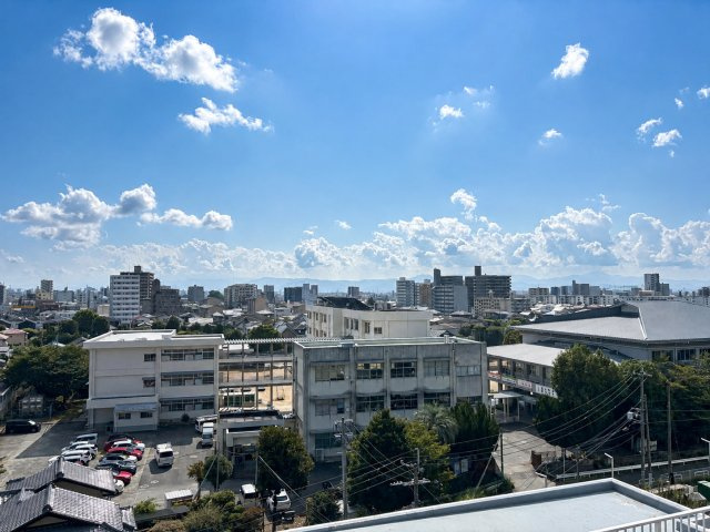 チュリス南熊本　南向き｜91㎡超のゆとりある5DKの展望|市街地を広く見渡せる眺望。遠方まで視界が広がります。