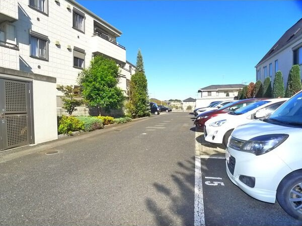 カスティージョA棟の駐車場