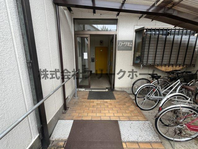 カーサ井上のエントランス
