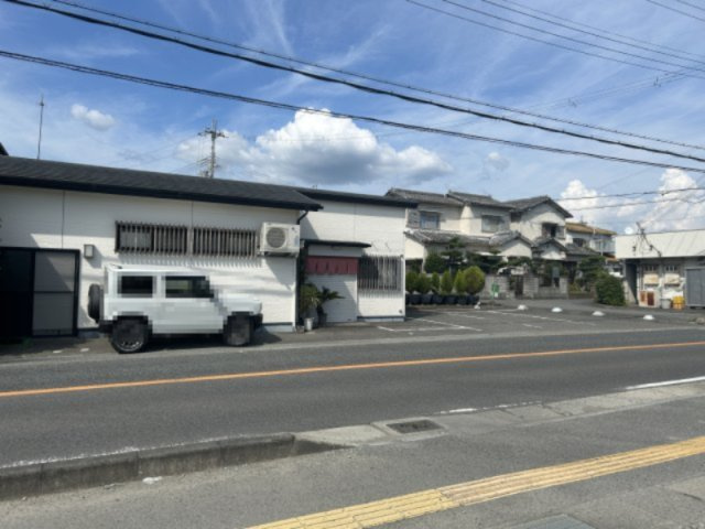 岩出市川尻　売店舗の駐車場
