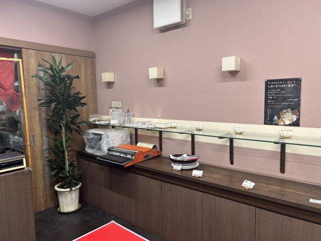 岩出市川尻　売店舗の内装