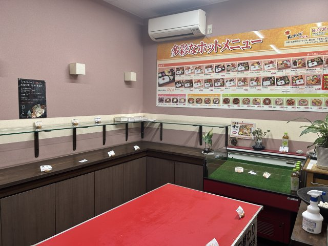 岩出市川尻　売店舗の内装