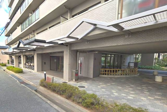 ファミール本山のエントランス|オートロック、セキュリティのしっかりした物件です。

