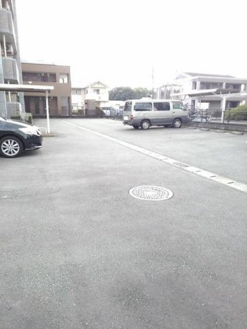 サンヒルズの駐車場
