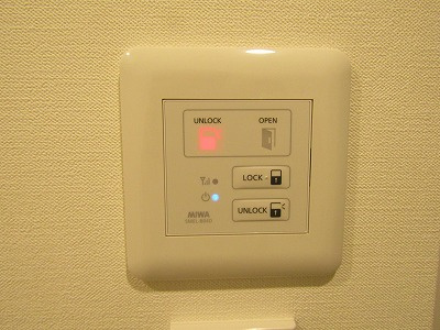 高槻市芥川町２丁目の賃貸マンションのエントランス