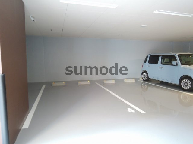 高槻市芥川町２丁目の賃貸マンションの駐車場