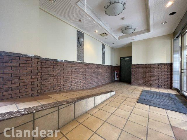 ライオンズガーデン金町のロビー|ドキドキの新生活も、安心してスタート。ぴったりの住まいを見つけませんか？クランディアが一緒に住まい選びをサポートします‼　まずは、お気軽にお問合せください　＃クランディア