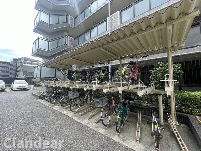 ライオンズガーデン金町の駐輪場|ドキドキの新生活も、安心してスタート。ぴったりの住まいを見つけませんか？クランディアが一緒に住まい選びをサポートします‼　まずは、お気軽にお問合せください　＃クランディア