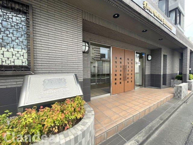 ライオンズガーデン金町のエントランス|ドキドキの新生活も、安心してスタート。ぴったりの住まいを見つけませんか？クランディアが一緒に住まい選びをサポートします‼　まずは、お気軽にお問合せください　＃クランディア