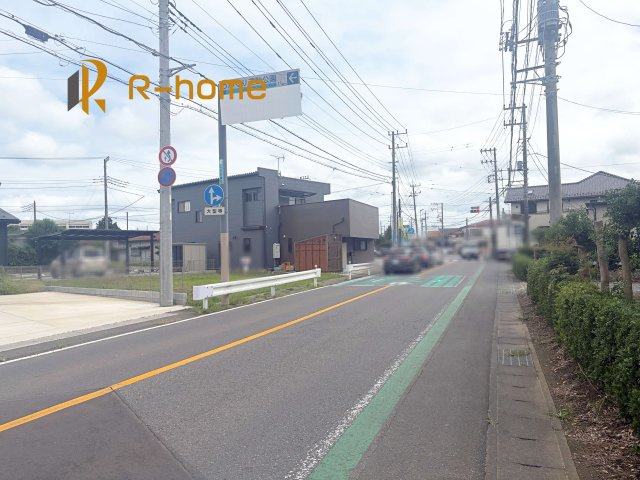 かすみがうら市下稲吉14期　新築戸建て　1号棟の前面道路含む現地写真|周辺環境も併せて案内致します♪
閑静な住宅地で笑顔あふれる新生活！
ぜひ現地へお越しください♪
