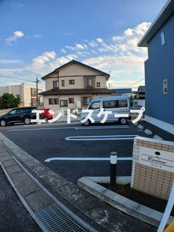 ブルローネの駐車場|高崎、前橋のお部屋探しはエンドスケープまで！お客様の理想お聞かせ下さい♪