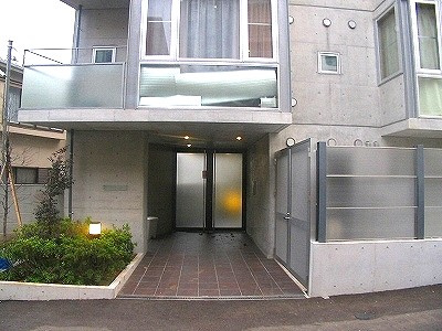音羽FLATSのエントランス