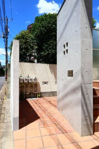 練馬区石神井台７丁目のアパートのエントランス