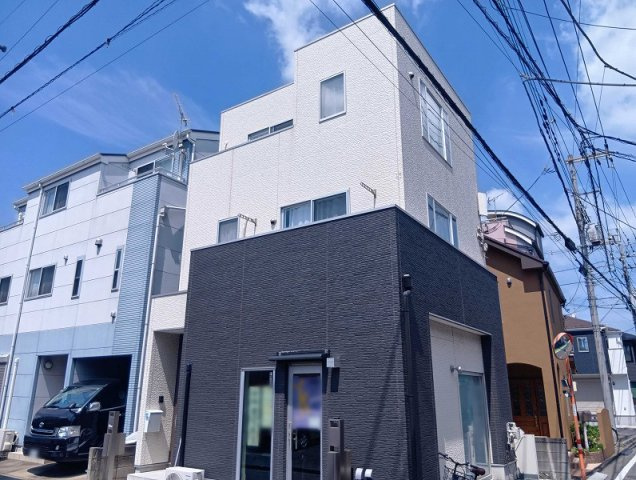 【外観】 | ふじみ野市西1丁目　中古一戸建住宅　オーナーチェンジ　(ふじみ野店) | 現地（2026年8月）撮影／1階店舗＋2・3階住居の3階建て収益物件
