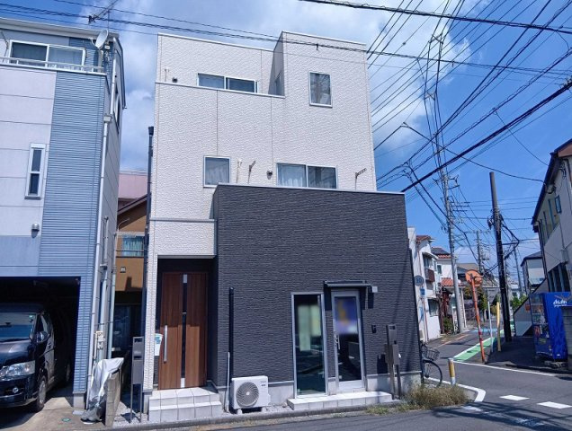 【外観】 | ふじみ野市西1丁目　中古一戸建住宅　オーナーチェンジ　(ふじみ野店) | 現地（2026年8月）撮影／店舗と住居を組み合わせた収益性のある住まい
