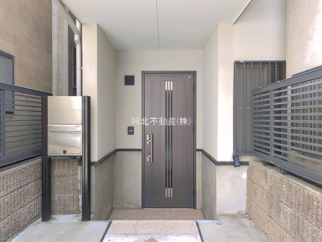 杉並区桃井4丁目 中古戸建の玄関