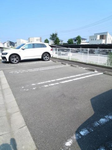 サニープレイスＢの駐車場|駐車場があるので、車を買う予定の方も安心です