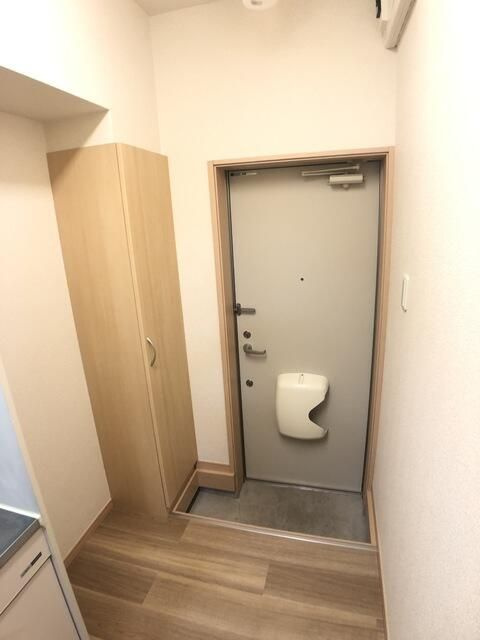 ドミール十条の玄関