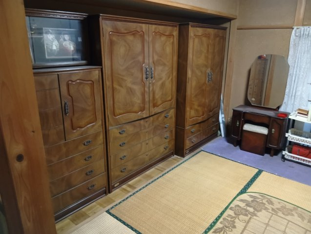 売中古戸建　富士市五貫島の和室|畳は柔らかいので子供を遊ばせても安全ですね。窓が多く心地の良い空間となっています。