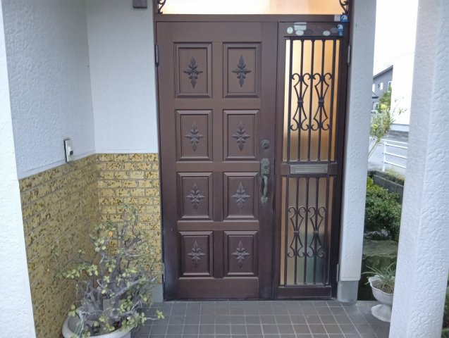 売中古戸建　富士市五貫島の玄関|閑静な住宅地に位置しています。車通りが少ない穏やかな環境です。