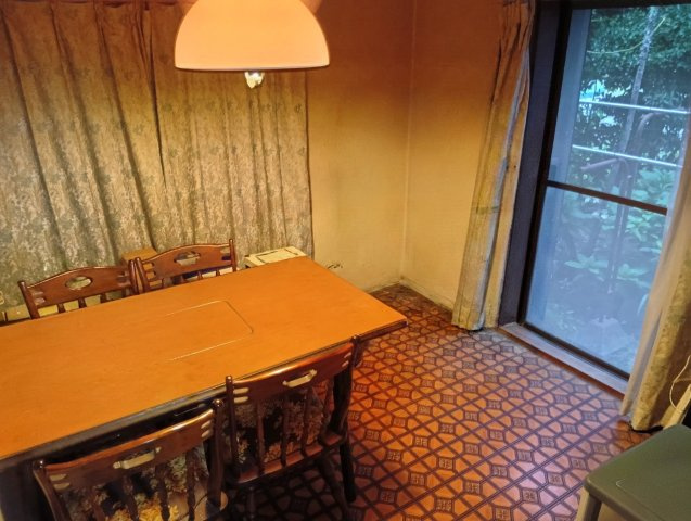 売中古戸建　富士市五貫島のダイニング|二面採光なので日差しがたっぷり入ります。また風通しが良く解放感もあります。