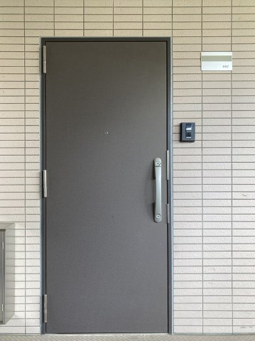 トレブライトの玄関