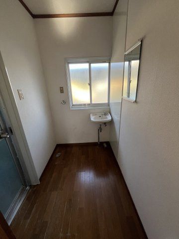 村上貸家の洗面所