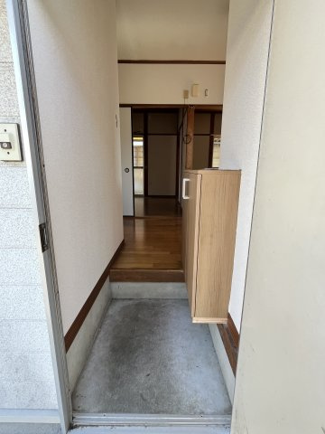 村上貸家の玄関