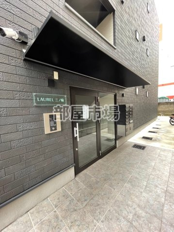 LAUREL三ノ輪のエントランス