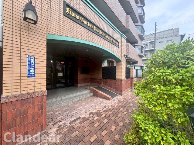 ライオンズガーデン西新井大師壱番館のエントランス|ドキドキの新生活も、安心してスタート。ぴったりの住まいを見つけませんか？クランディアが一緒に住まい選びをサポートします‼　まずは、お気軽にお問合せください　＃クランディア